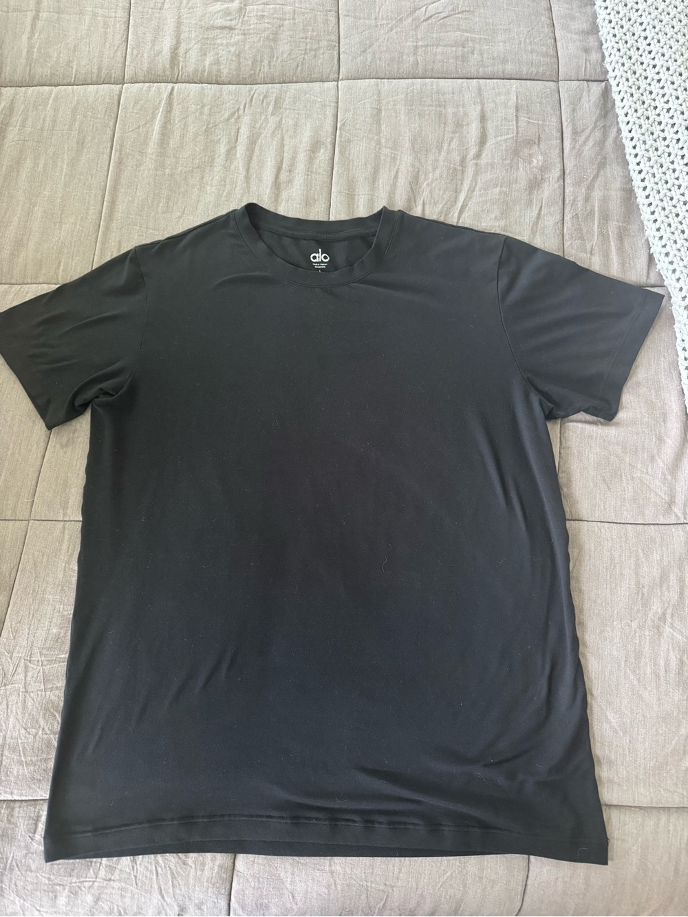 ALO Yoga Men's Black Short Sleeve Crew Tee